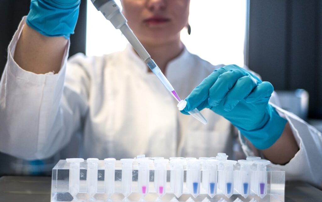 cancer research lab scientist — Vitalheros