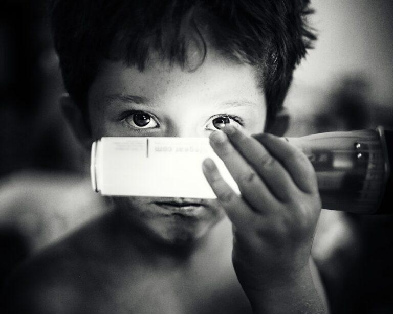 child with inhaler — Vitalheros