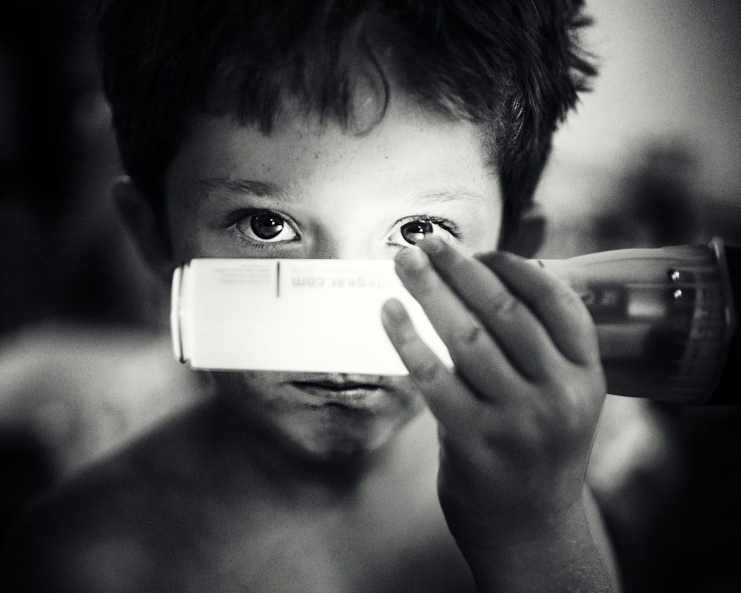 child with inhaler — Vitalheros