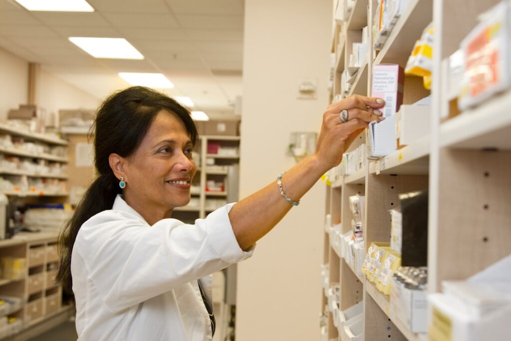 pharmacist patient consultation — Vitalheros